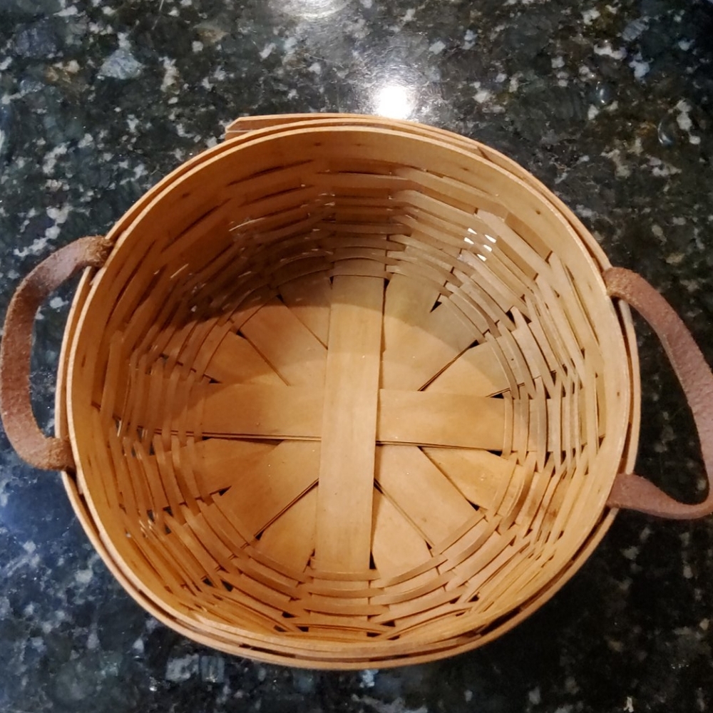 Vintage Longaberger round basket with handles